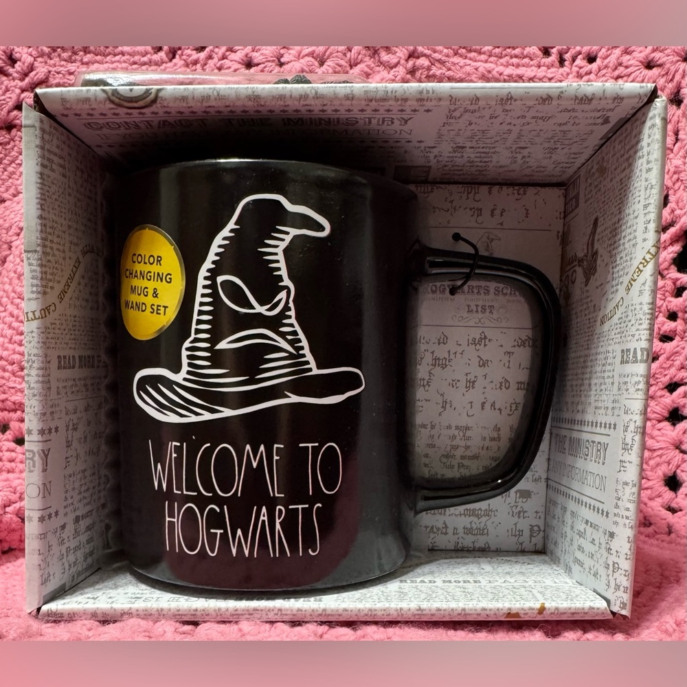 Rae Dunn Harry Potter "Welcome to Hogwarts" Gryffindor Color-Changing Mug NWT